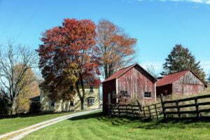 HeadOn Radio Network - Farmhouse in autumn, West Virginia - Attribution: Pixabay